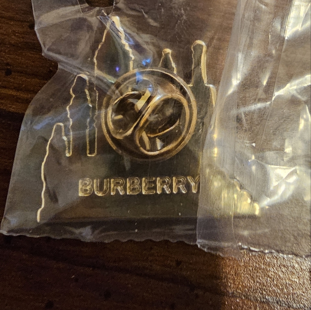 Burberry London Themed Pin Set - Picture 7 of 11